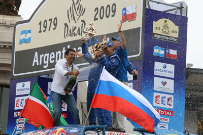 134 Firdaus Kabirov and his team in the Kamaz No 506  IMG_9003.jpg